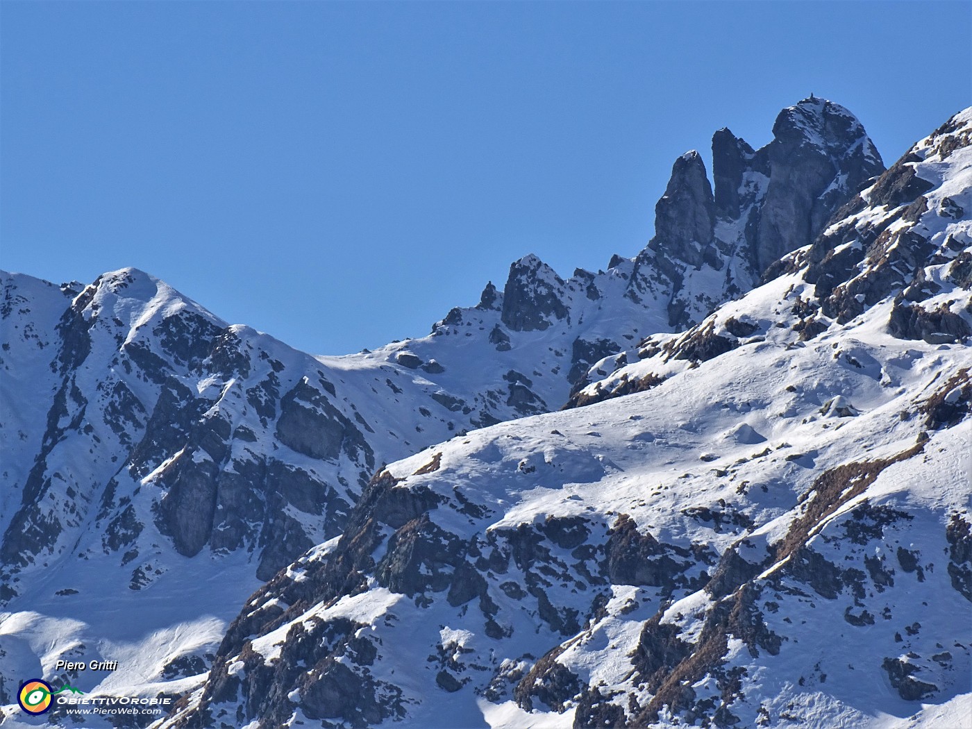 54 Maxi zoom sul Valletto (2371 m).JPG